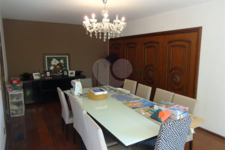 Casa à venda com 5 quartos, sendo 2 suítes,  em Vila Oliveira, Mogi das Cruzes, SP
