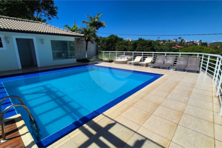 Casa à venda com 6 quartos, sendo 4 suítes, em Ferradura, Armação dos Búzios, RJ