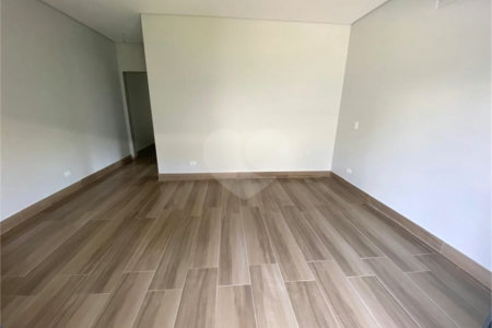 Casa à venda com 3 suítes no condomínio Shambala II, Atibaia - SP