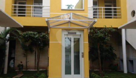 Casa à venda com 3 quartos, sendo 2 suítes,  no condomínio Residencial Vegas, São Paulo - SP