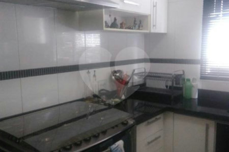 Casa à venda com 3 quartos, sendo 1 suíte, no condomínio Algarve Residencial, São Paulo - SP