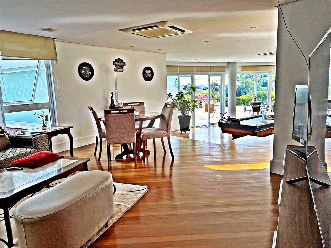 Casa à venda com 4 suítes no condomínio Residencial Jd. Ibiratiba, São Paulo - SP