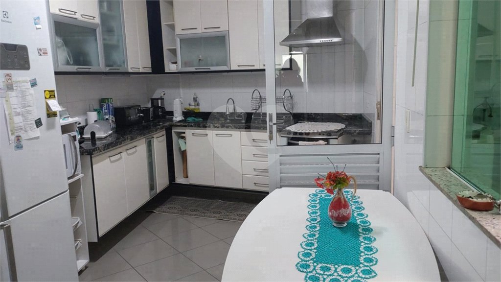 Casa à venda com 3 suítes no condomínio Itapuã XI, São Paulo - SP