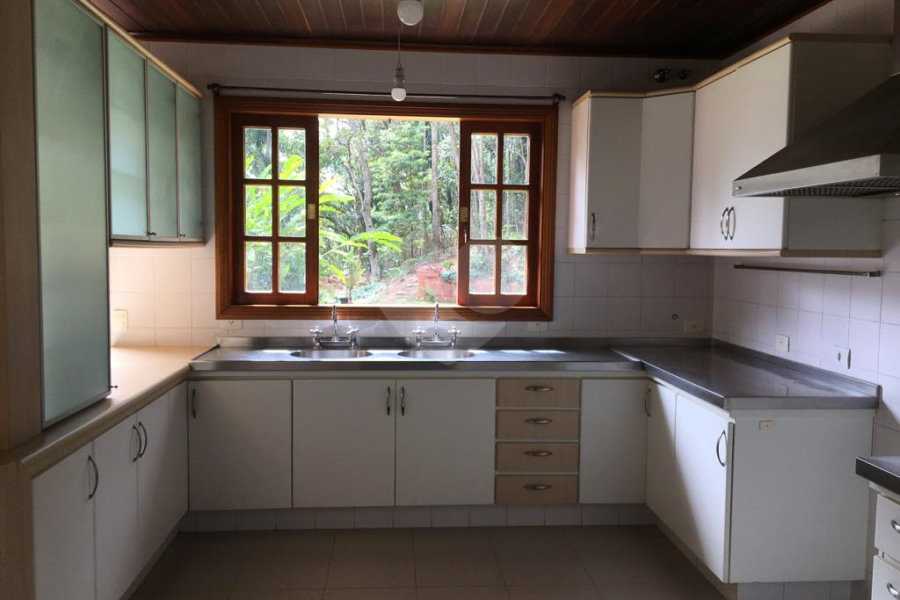 Casa à venda com 5 quartos, sendo 4 suítes,  no condomínio Cantareira, Mairiporã - SP