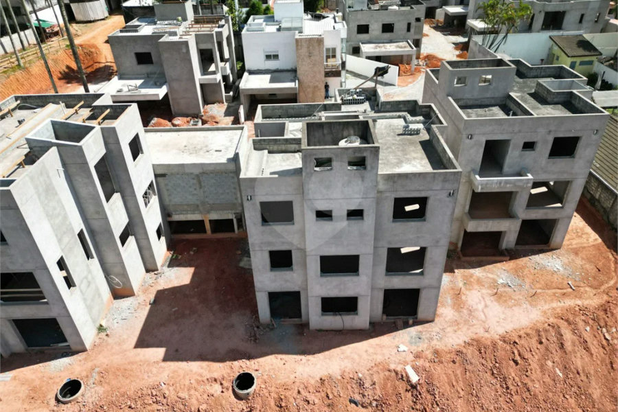 Casa à venda com 4 quartos, sendo 2 suítes, no condomínio Residencial Floresta, São Paulo - SP