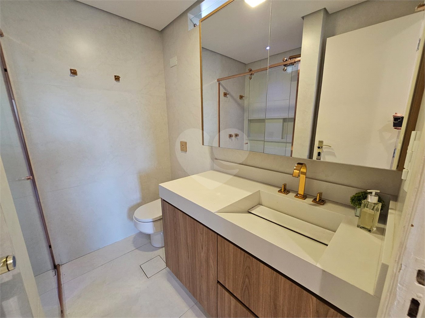 Apartamento à venda com 3 quartos, sendo 1 suíte, em Santo Amaro, São Paulo, SP