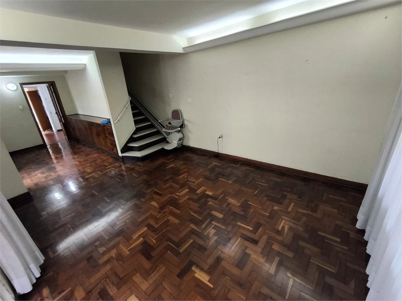 Sobrado à venda com 5 quartos, sendo 1 suíte, em Jardim Trussardi, São Paulo, SP