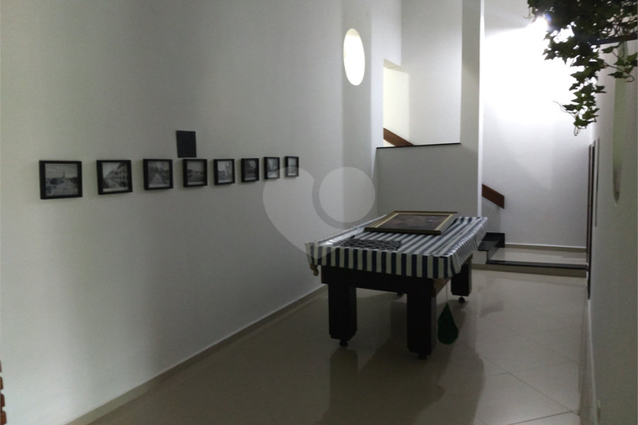 Casa Térrea à venda ou para alugar com 4 suítes em Horto, São Paulo, SP