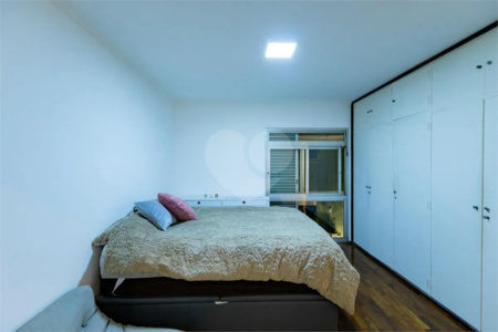 Sobrado à venda com 4 quartos, sendo 3 suítes,  em Brooklin, São Paulo, SP