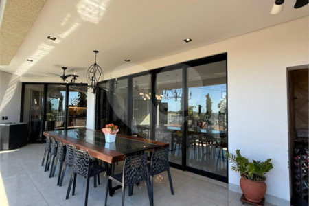 Casa à venda com 5 quartos, sendo 4 suítes,  em Village do Lago, Três Lagoas, MS