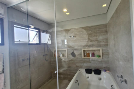 Casa à venda com 5 quartos, sendo 3 suítes, no condomínio Residencial Terras de Vinhedo, Vinhedo - SP