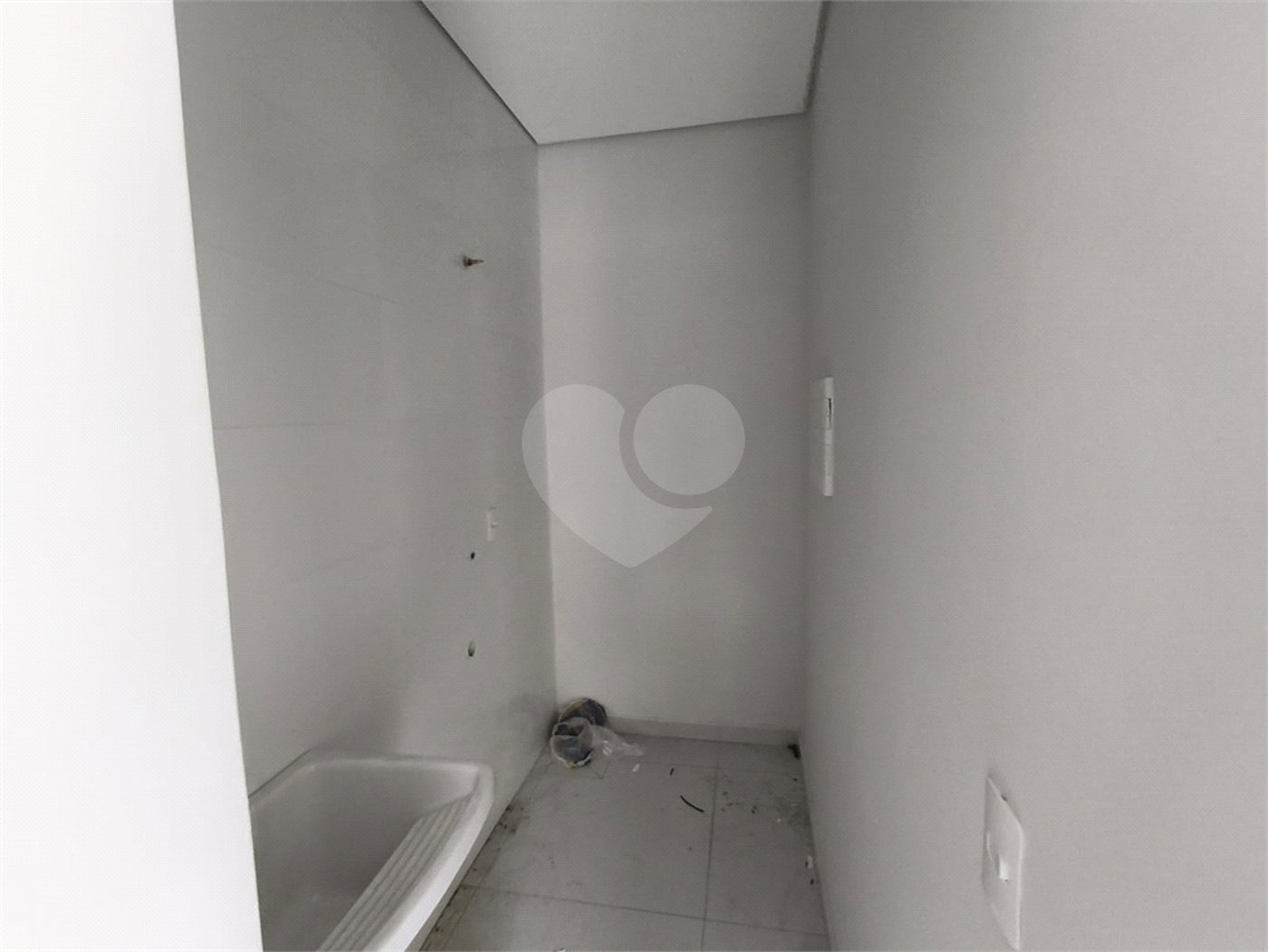 Casa à venda com 3 quartos, sendo 1 suíte, no condomínio Tivolli, Itapetininga - SP