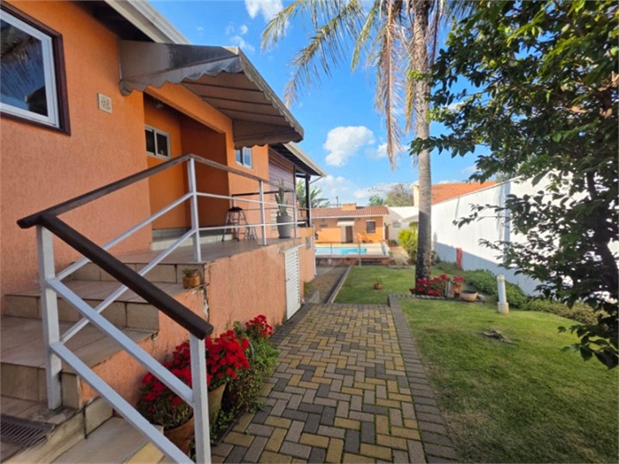 Casa à venda com 3 quartos, sendo 1 suíte, no condomínio Estância Marambaia, Vinhedo - SP