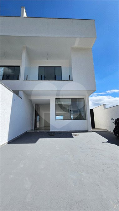Casa à venda com 3 suítes no condomínio Residencial Green Ville, Rio de Janeiro - RJ