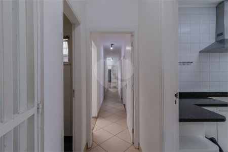 Casa Térrea à venda com 4 quartos, sendo 2 suítes, em Bosque da Saúde, São Paulo, SP