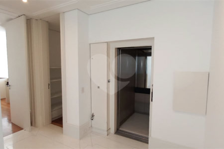 Sobrado à venda ou para alugar com 7 quartos, sendo 4 suítes,  em Cidade Jardim, São Paulo, SP