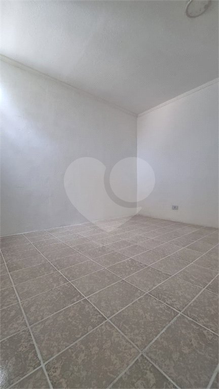 Sobrado à venda com 2 quartos em Vila Nivi, São Paulo, SP