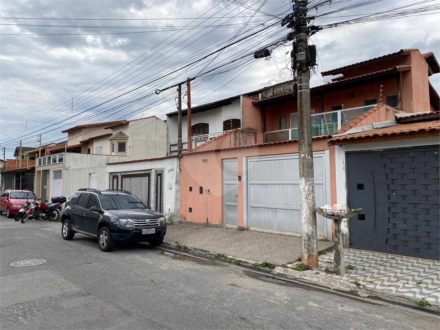 Sobrado à venda com 3 quartos, sendo 1 suíte, em Jardim dos Ipês, Suzano, SP