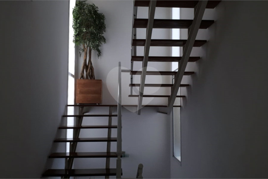 Casa à venda com 4 quartos, sendo 2 suítes, no condomínio Cond Residencial Villagio da Serra, São Paulo - SP