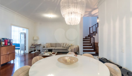 Casa à venda com 4 quartos, sendo 2 suítes,  no condomínio Vila das Flores, São Paulo - SP