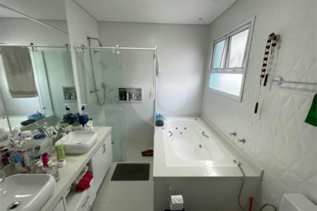 Casa à venda com 1 quarto, sendo 3 suítes, no condomínio Aruã Brisas I, Mogi das Cruzes - SP