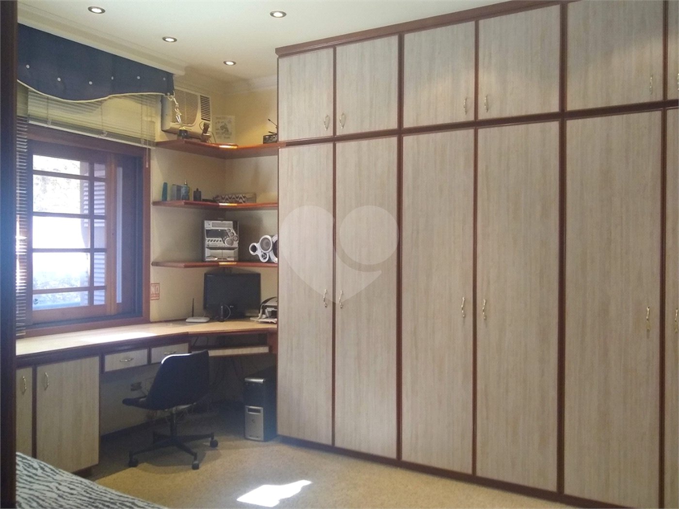 Casa à venda com 4 quartos, sendo 2 suítes, no condomínio Osato, Atibaia - SP
