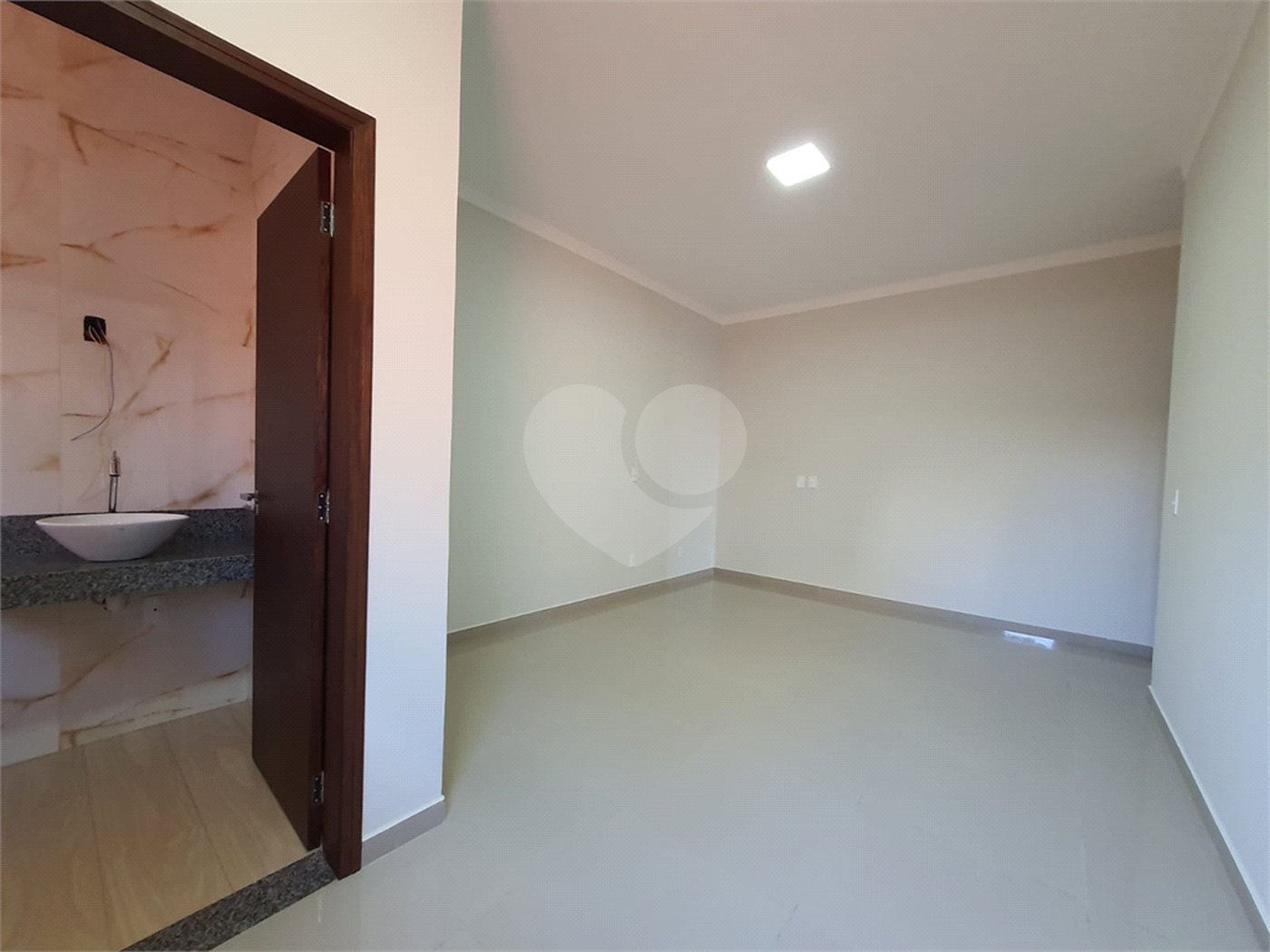 Casa à venda com 3 quartos, sendo 1 suíte,  no condomínio Residencial Reserva das Paineiras, Itapetininga - SP