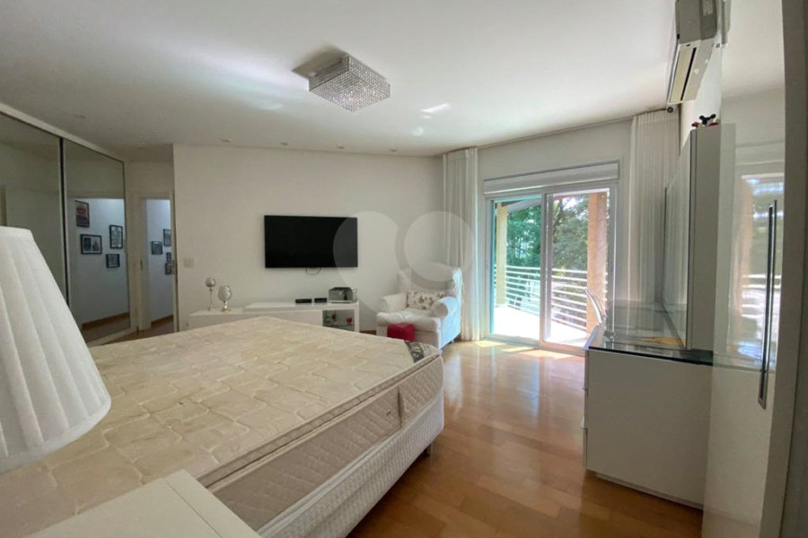 Casa à venda com 3 suítes no condomínio Parque Itatiaia, Mairiporã - SP