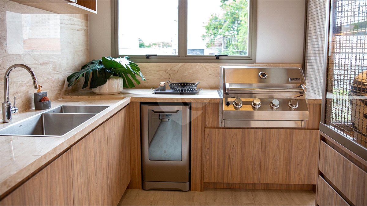 Apartamento à venda com 4 suítes em Vila Romana, São Paulo, SP