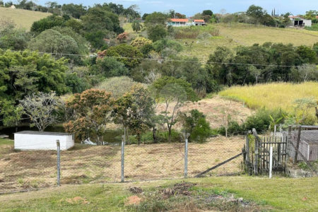 Chácara à venda ou para alugar com 4 quartos, sendo 1 suíte,  em Chácaras Rurais Guararema, Jacareí, SP