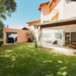 Casa à venda com 5 quartos, sendo 4 suítes, no condomínio Figueira Garden, Atibaia - SP