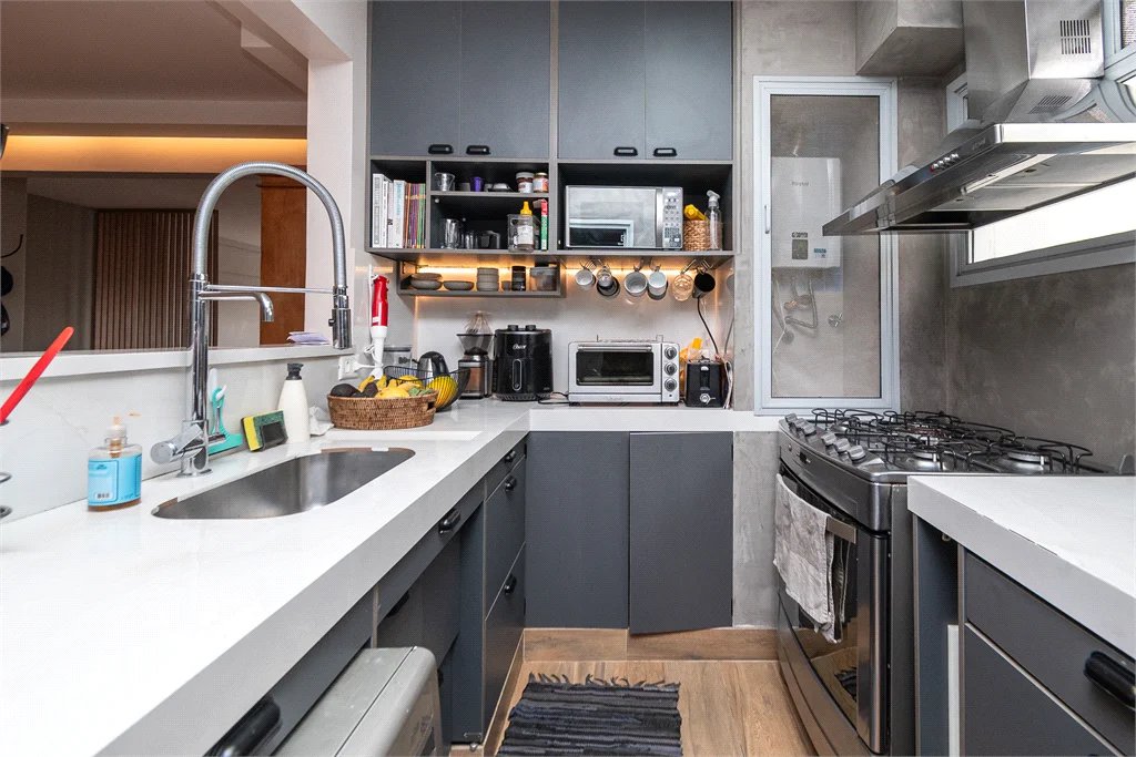 Apartamento à venda com 3 quartos, sendo 1 suíte,  em Vila Madalena, São Paulo, SP