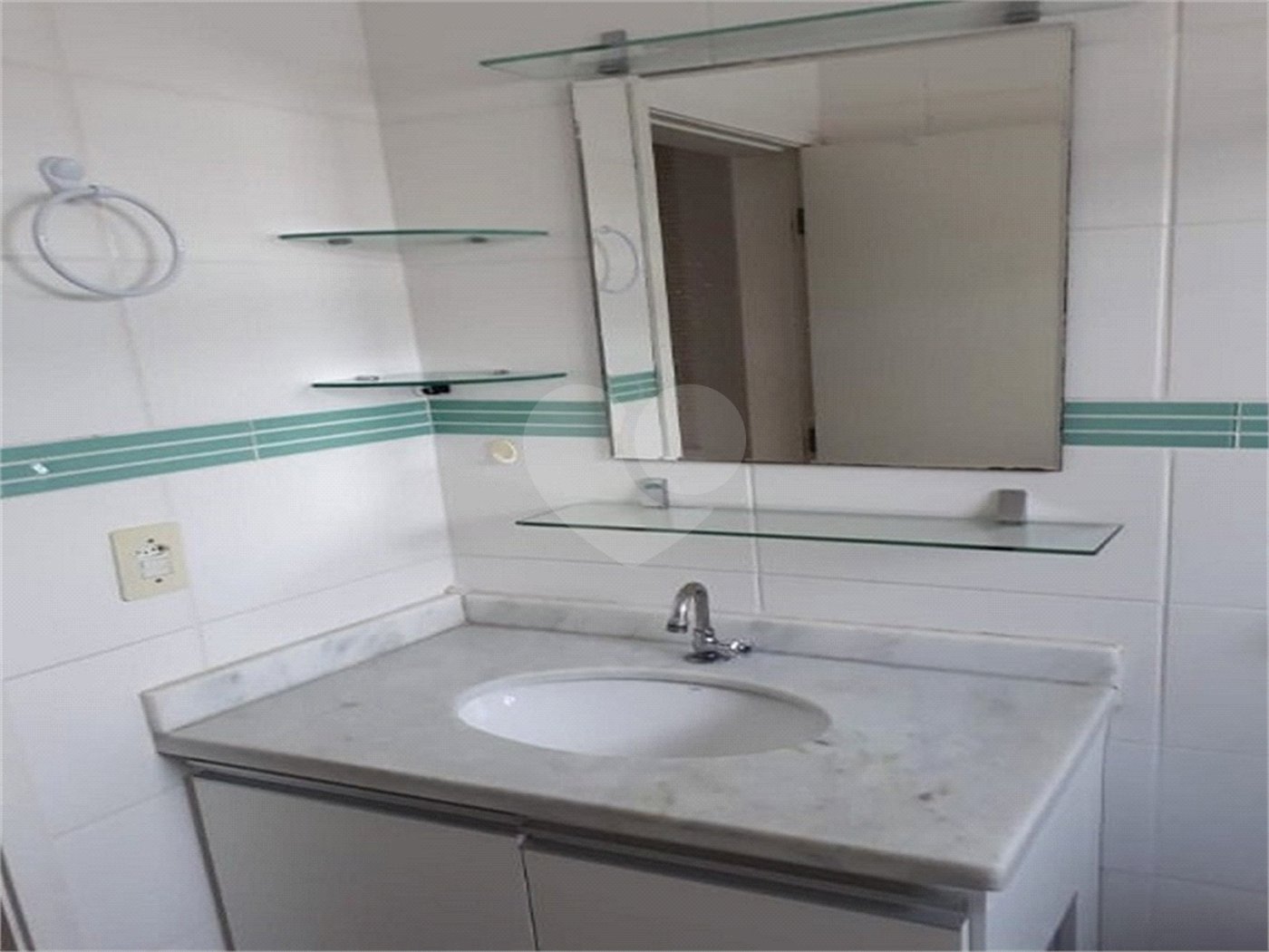 Casa à venda com 3 quartos, sendo 1 suíte, no condomínio Horto Florestal II, Sorocaba - SP