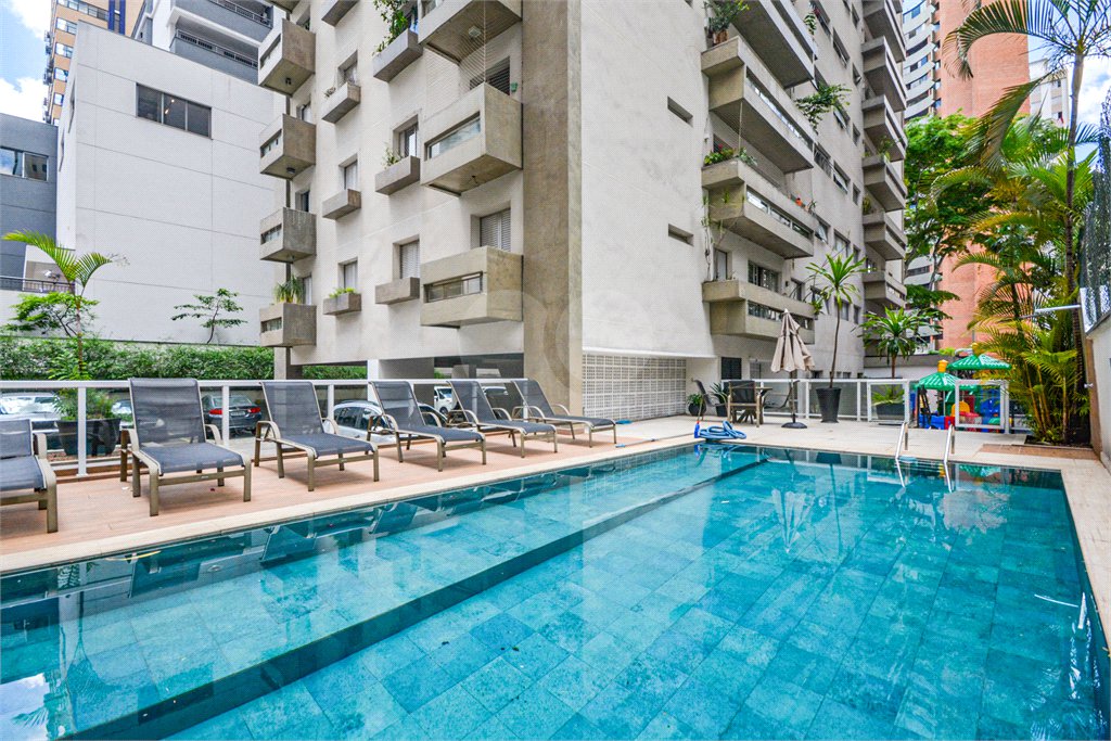 Apartamento à venda com 3 quartos, sendo 1 suíte,  em Moema, São Paulo, SP