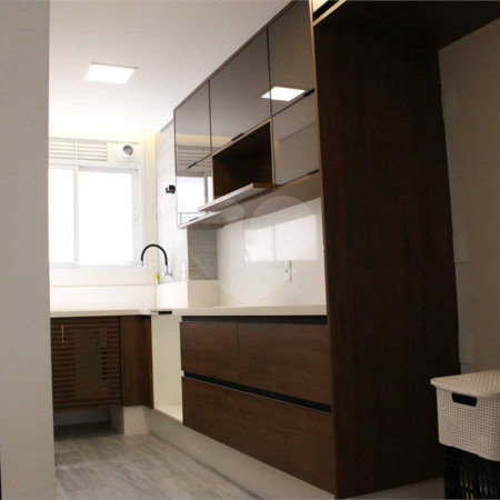 Apartamento 2 dormitórios, 1 suíte, 2 banheiros e 1 vaga de garagem.
