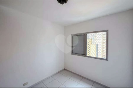Apartamento à Venda na Aclimação 80m² 2 Dormitórios 1 vaga Sacada Andar Alto Estuda permuta.