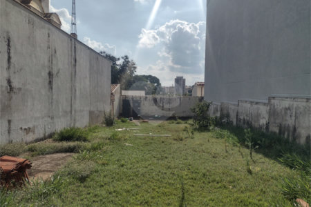 Terreno á venda no Jardim Paraíso
