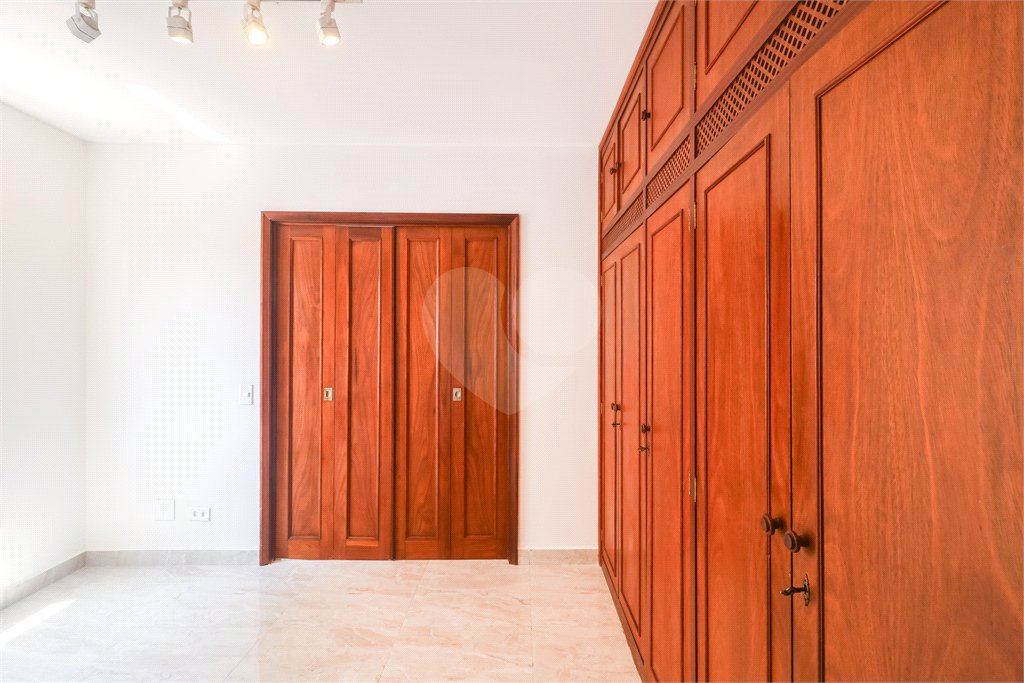 Apartamento 1 Dormitório à Venda na Rua Frei Caneca