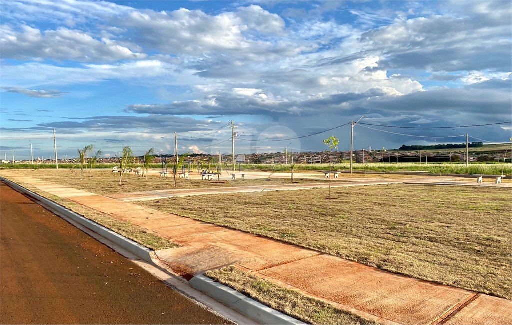 Terreno à venda no condomínio Loteamento Bella Cravinhos, Cravinhos - SP