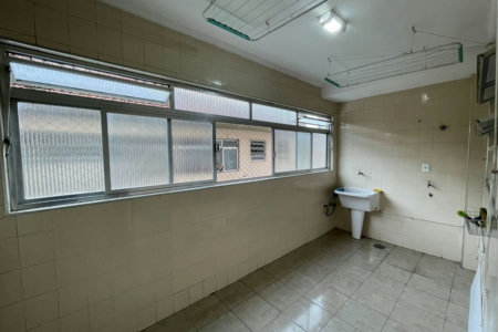 Apartamento 2 dormitórios + dependência, 1 vaga demarcada, no Campo Grande, Santos