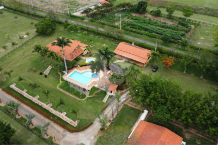 Casa à venda com 8 quartos, sendo 4 suítes, no condomínio Santa Filomena, Salto - SP