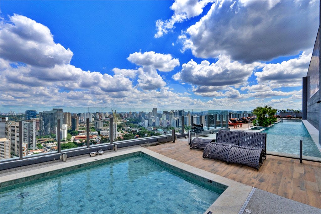 Apartamento à venda com 4 quartos, sendo 2 suítes,  em Jardim das Acácias, São Paulo, SP