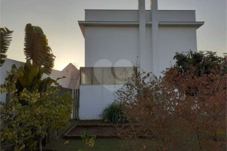 Casa à venda com 5 quartos, sendo 4 suítes, no condomínio Village Saint Charbel, Araçoiaba da Serra - SP