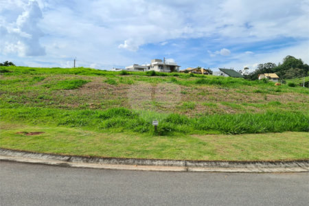 Terreno à Venda em Condomínio de Alto Padrão na Cidade de Vinhedo/SP
