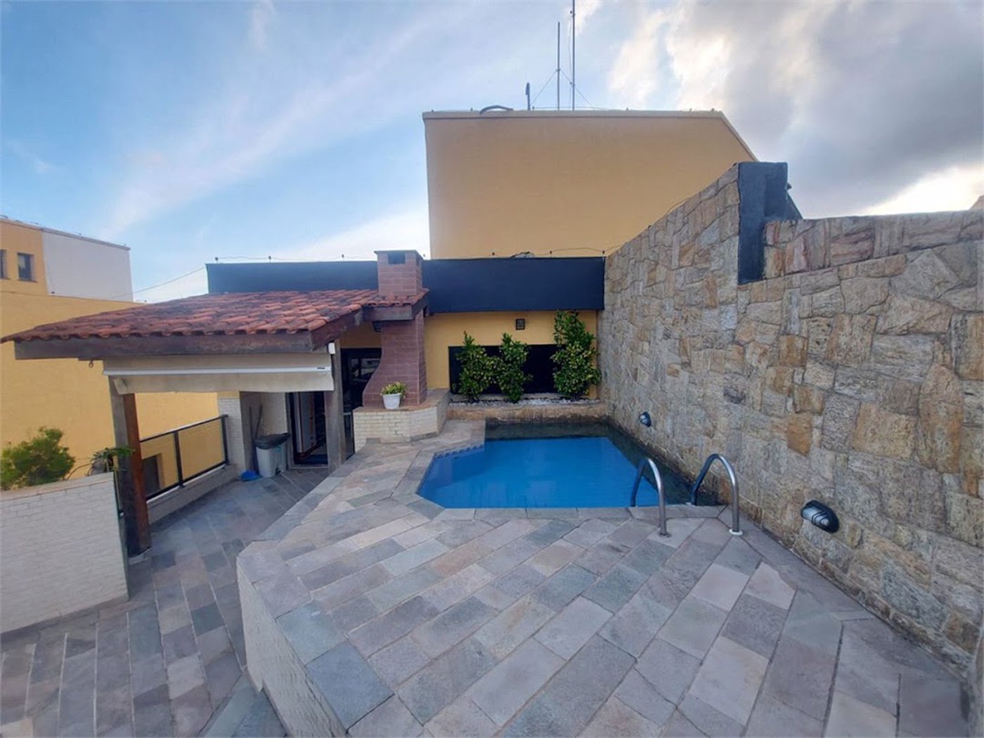 Apartamento Residencial à venda, Enseada, Guarujá - AP0517.