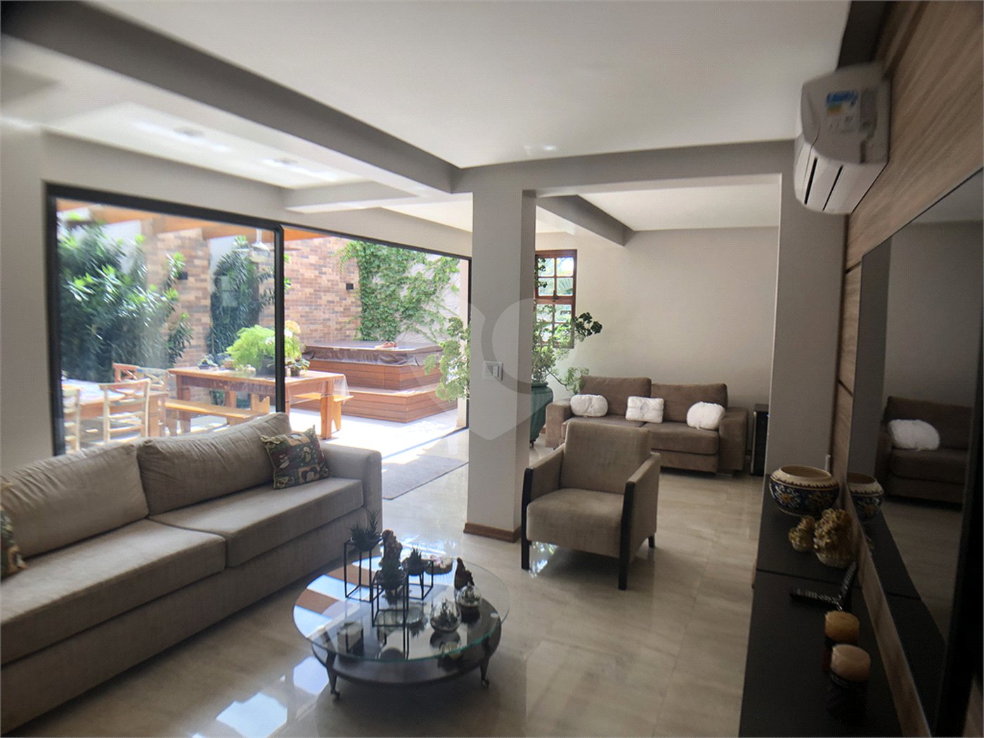 Casa à venda com 4 suítes no condomínio Residencial Floresta, São Paulo - SP