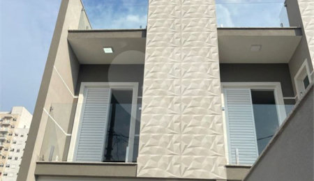 Sobrado à venda com 3 quartos, sendo 1 suíte,  em Parque Vitória, São Paulo, SP