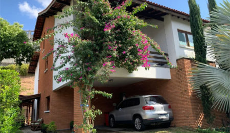 Casa à venda com 4 quartos, sendo 2 suítes,  no condomínio Residencial Ypê Branco II, São Paulo - SP