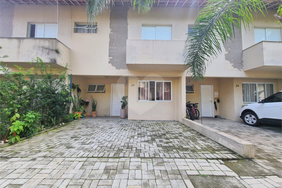 Casa à venda com 3 quartos, sendo 1 suíte, no condomínio Village St. Louis, São Paulo - SP
