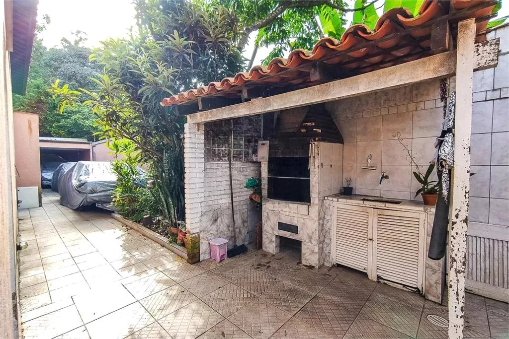 Sobrado à venda com 4 quartos, sendo 2 suítes, em Jardim Morumbi, São Paulo, SP